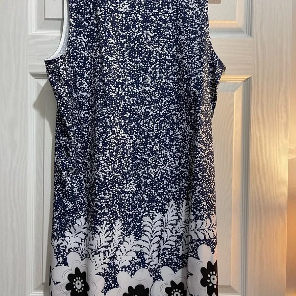 Made With Love floral dress. Blue & White Sleeveless Polyester Plus Size XXL - Picture 4 of 5